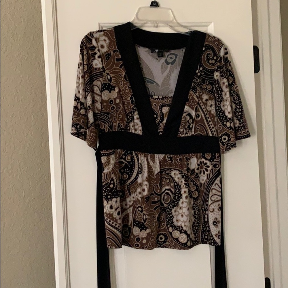 Women’s top - nice dress shirt for work!